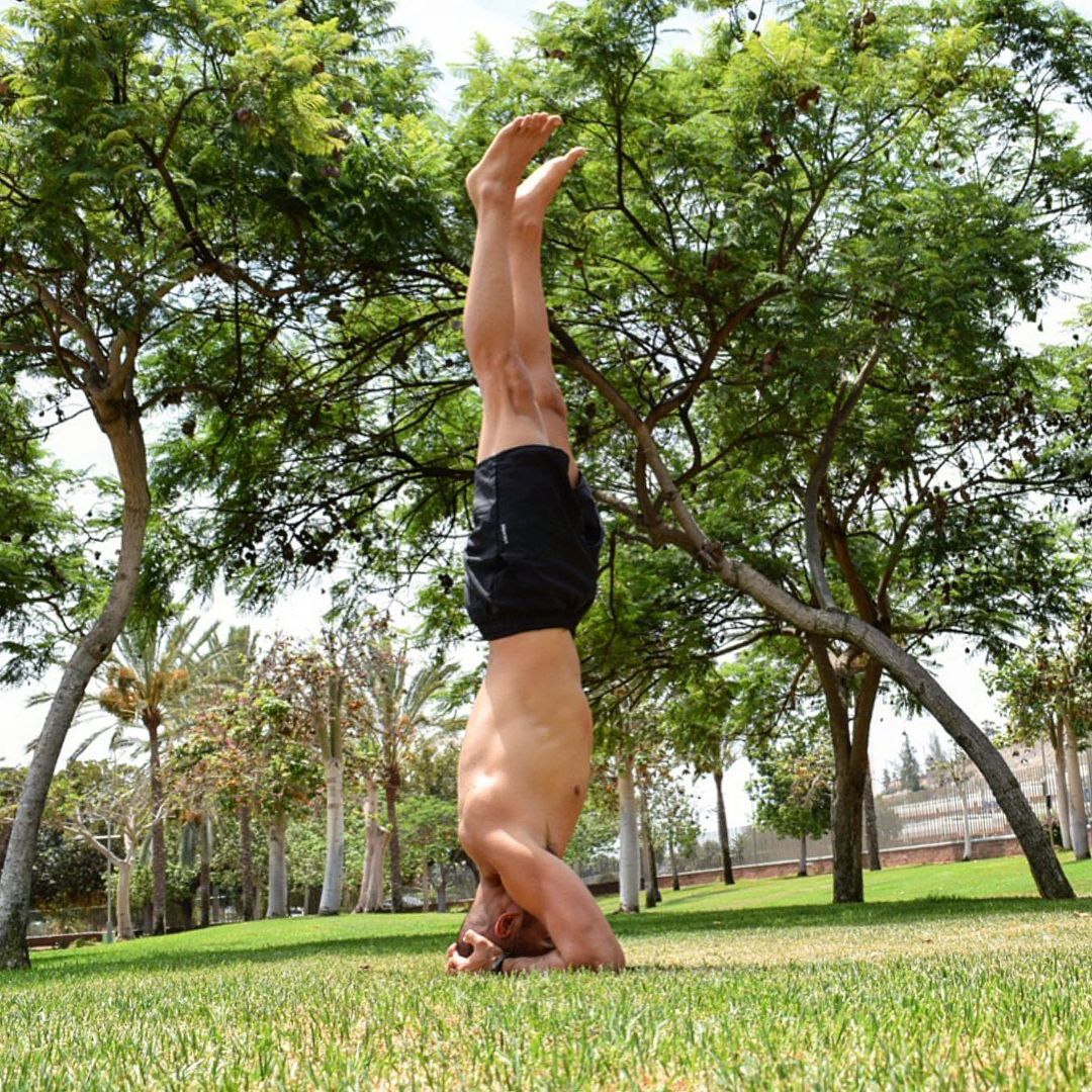 Aday González practising yoga outdoors